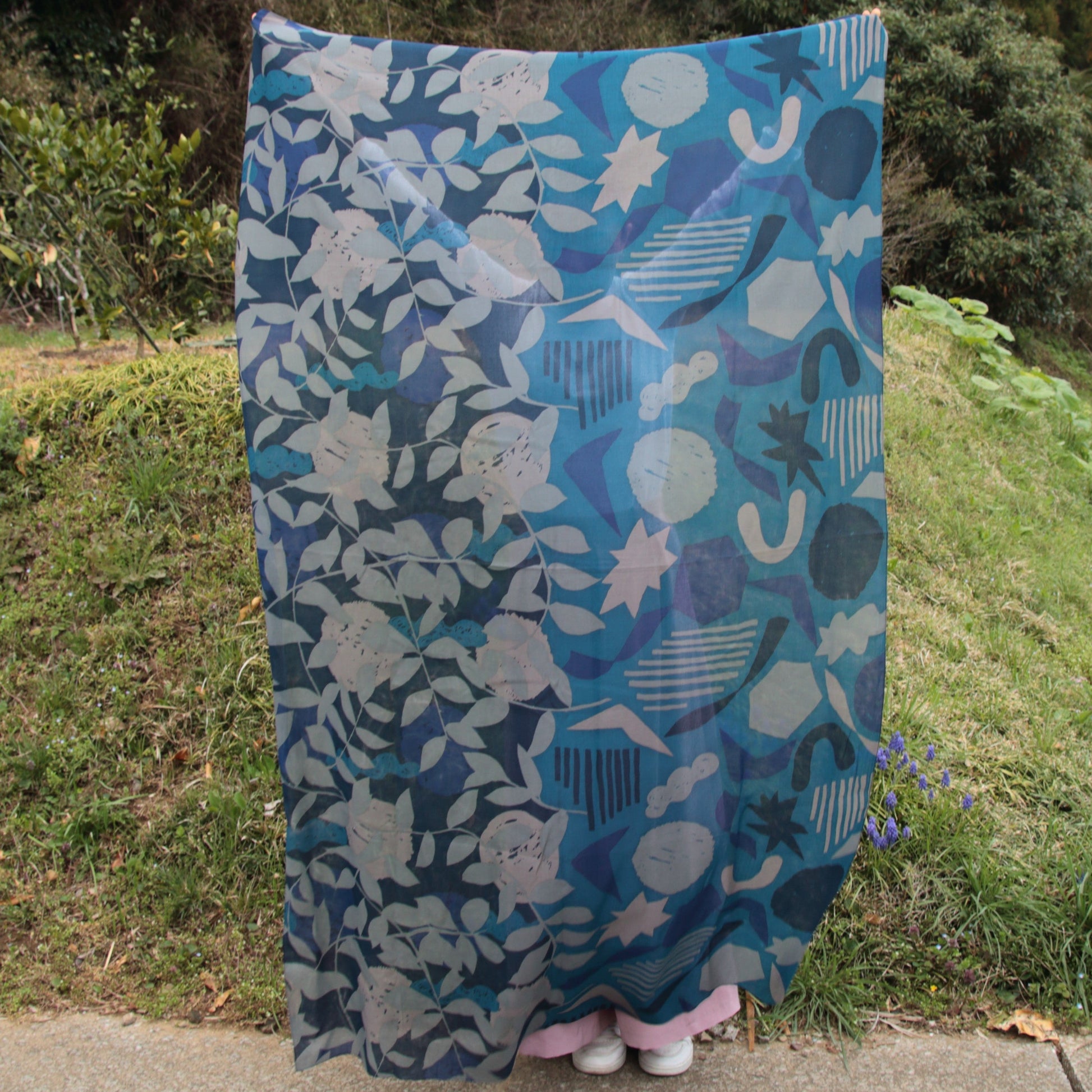 AMONG ストール テンキ 夜空 ネイビー 星空柄 夜空柄 天気 転機 日本製 デザインコットン 100% スカーフ シボ加工 レディース ボタニカル 自然 長方形 大判 大きい スカーフ しぼ加工