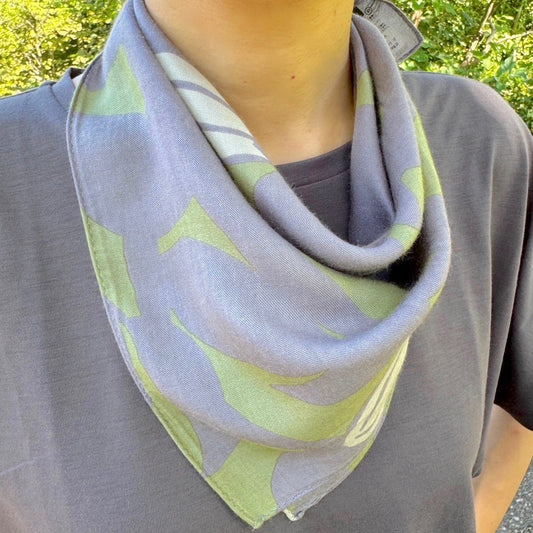 Petit scarf "Banana" in the shade of a tree_fruit (40% silk 60% rayon)