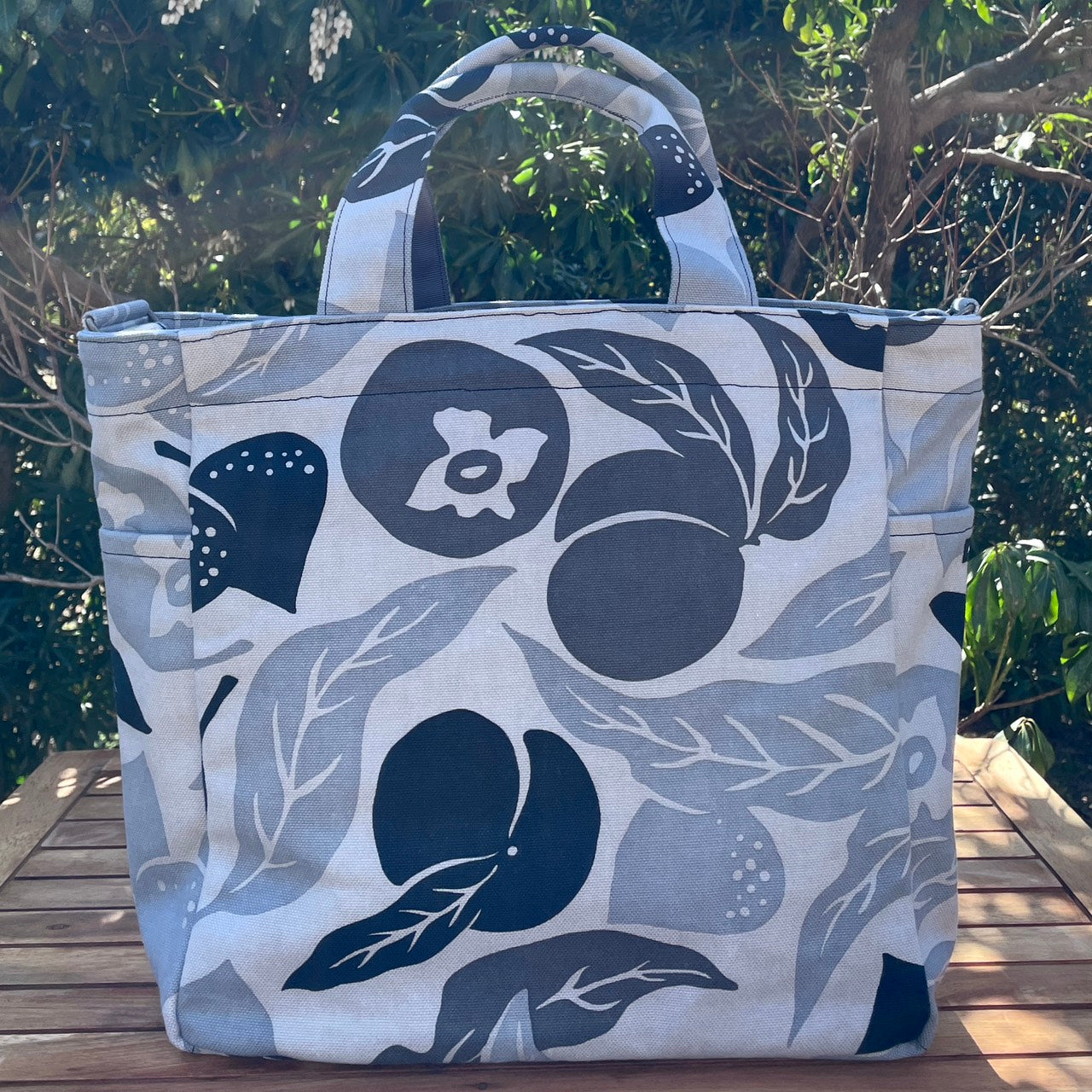 AMONG ショルダートートバッグ 桃栗三年柿八年 濃淡 淡い 日本製 綿 コットン100% ボタニカル 果物柄 2WAY 縁起が良い 