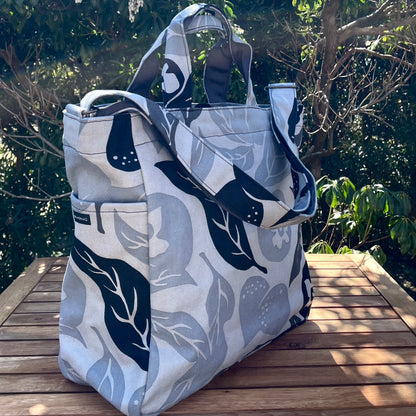 AMONG ショルダートートバッグ 桃栗三年柿八年 濃淡 淡い 日本製 綿 コットン100% ボタニカル 果物柄 2WAY 縁起が良い 