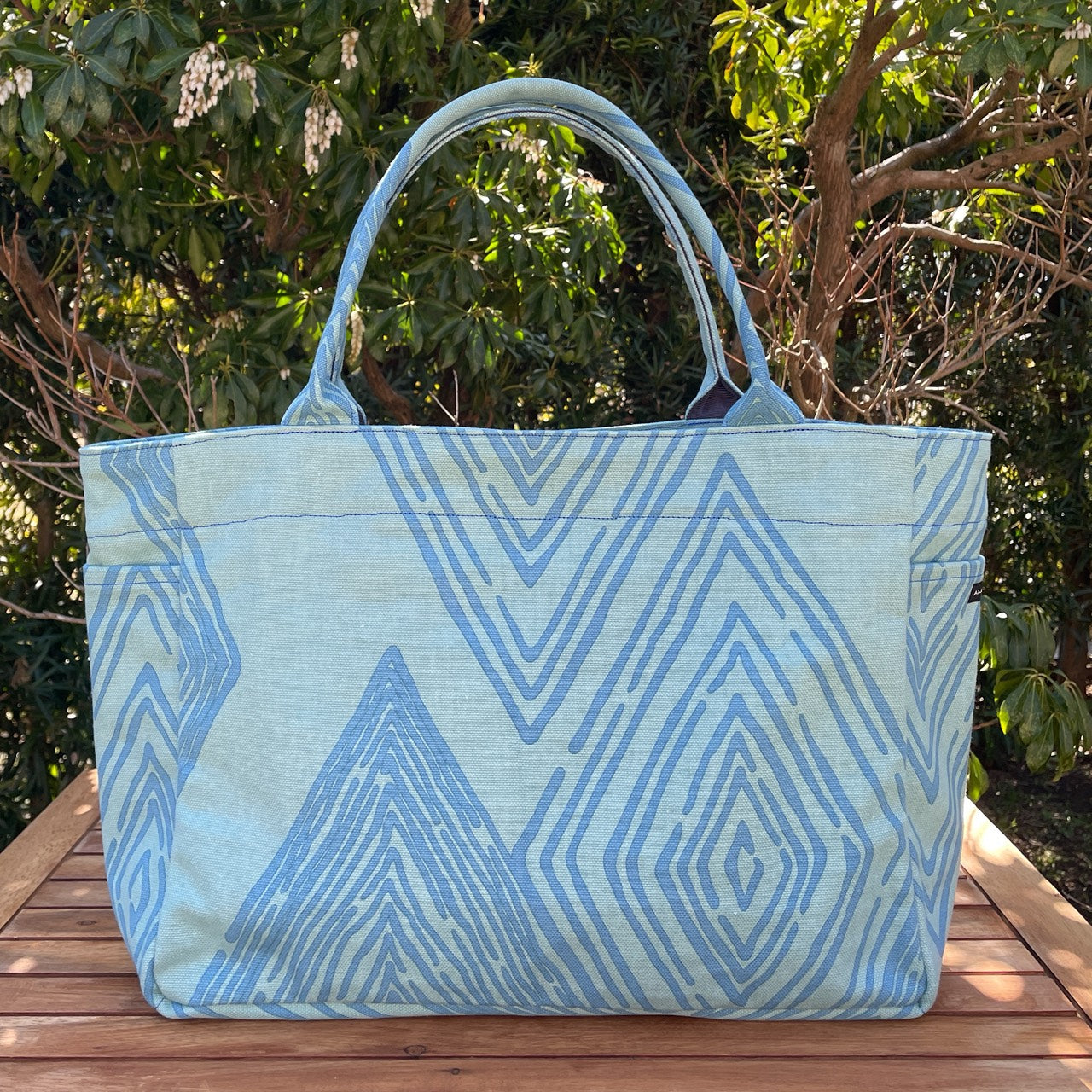 AMONG トートバッグ Mサイズ サイドポケット付 ミチ 育てよう 菱柄 ひし柄 日本製 綿 コットン 100％  大容量 通勤 通学  道 未知 日本の言葉遊び