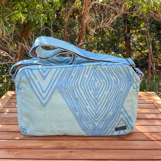 AMONG おでかけショルダーバッグ ミチ 育てよう ひし柄 日本製 綿コットン100% ショルダーバッグ 菱柄 菱形 旅行用バッグ 道 未知 日本の言葉遊び