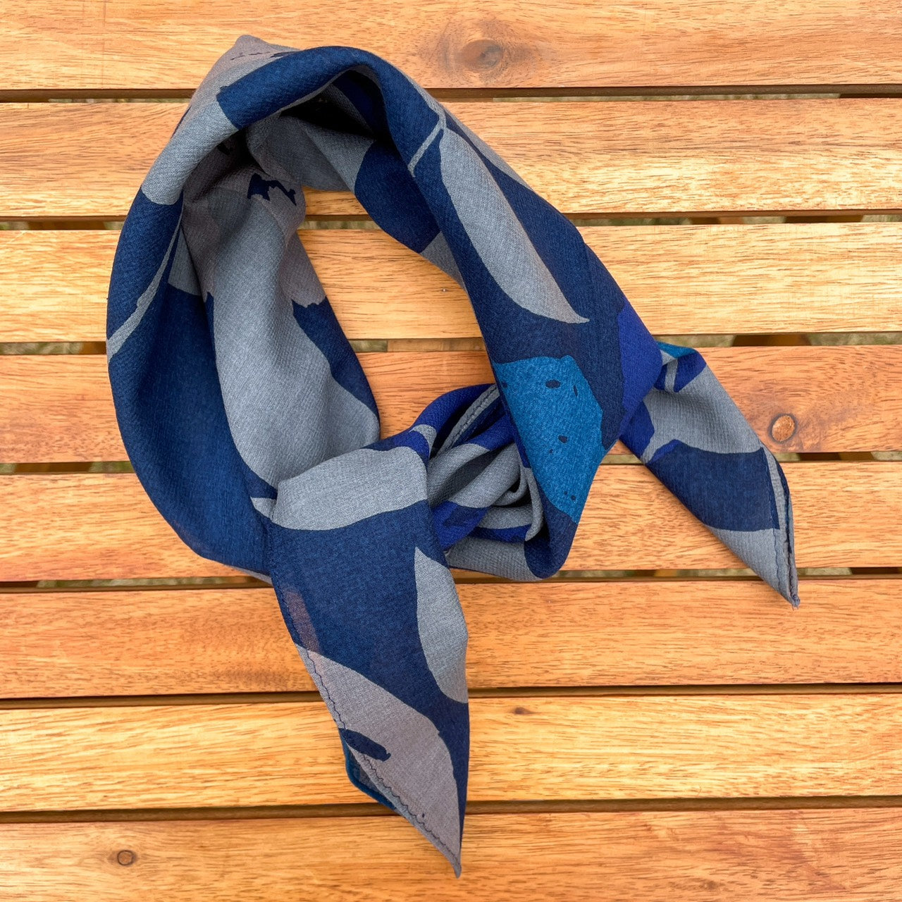 AMONG プチスカーフ テンキ 夜空 葉 日本製 綿 コットン100% シフォン スカーフ 夜空柄 ミニサイズ バンダナ ボタニカル　天気 転機 プレゼント