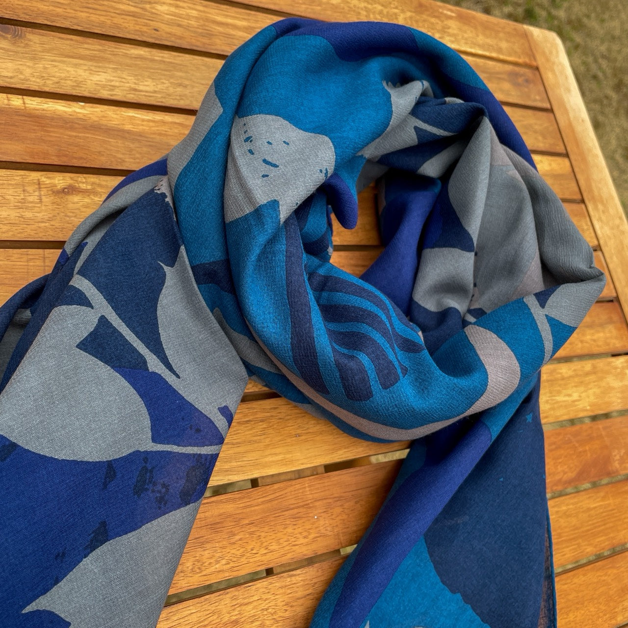 AMONG ストール テンキ 夜空 ネイビー 星空柄 夜空柄 天気 転機 日本製 デザインコットン 100% スカーフ シボ加工 レディース ボタニカル 自然 長方形 大判 大きい スカーフ しぼ加工