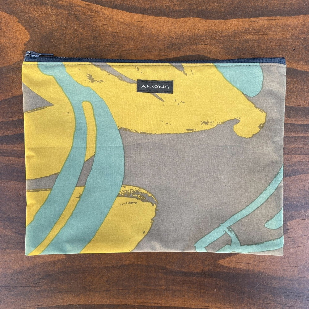 AMONG 撥水ポーチ バナナ 木陰 イエロー&グリーン ポリエステル ポーチ 捺染染め  日本製 