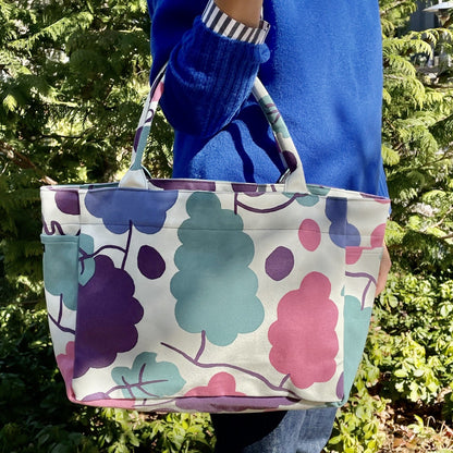LAST1 ・Tote (M, with side pockets) “One grape?” Thank you_Tassel pattern